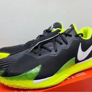 Nike Black and Green Athletic Shoes with Breathable Mesh